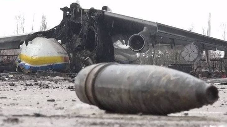 První záběry zničeného ukrajinského „Snu“, největšího letadla na světě